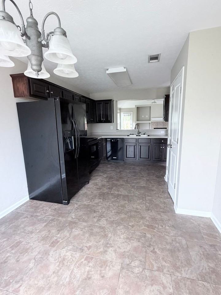 1354 Meadow Glen Rd - Photo 5 of 16