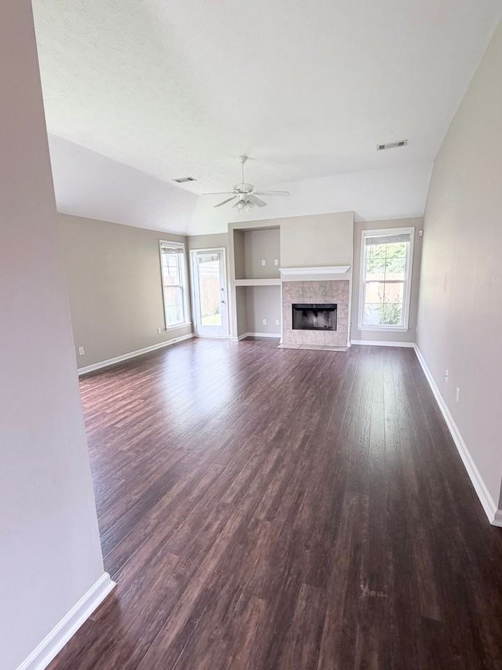 1354 Meadow Glen Rd - Photo 6 of 16