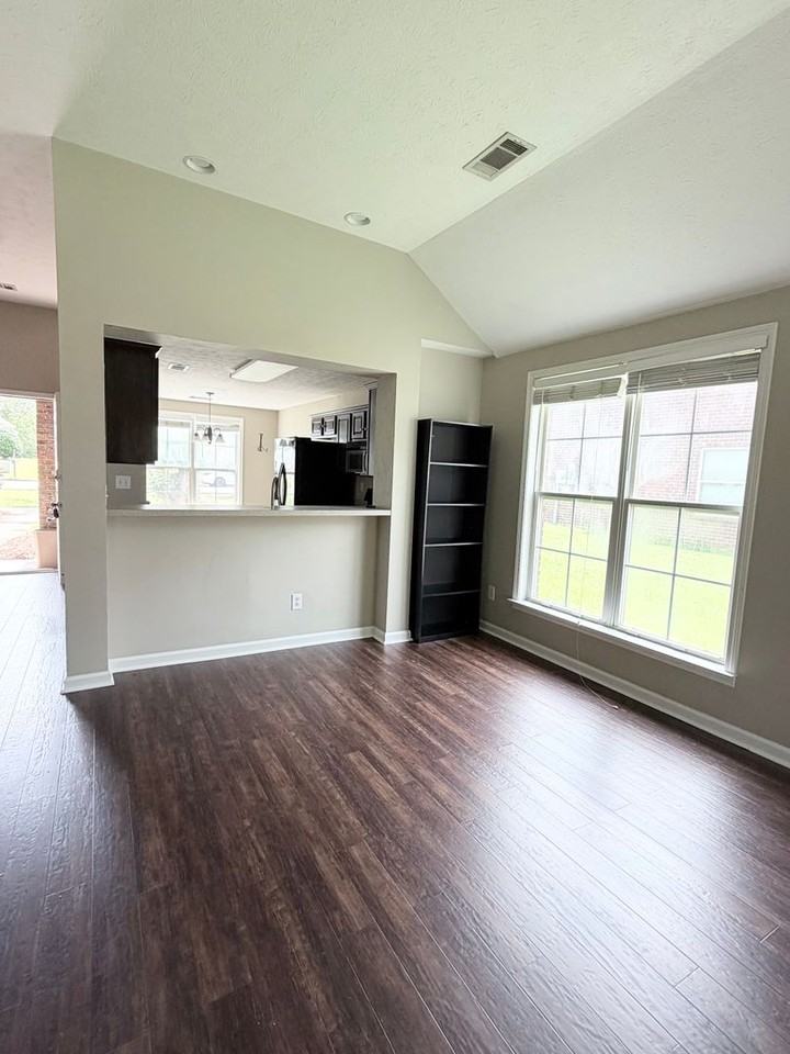 1354 Meadow Glen Rd - Photo 7 of 16
