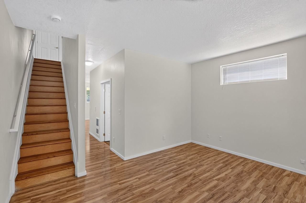 2038 Se 171st Ave - Photo 2 of 20