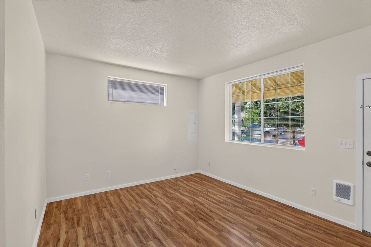 2038 Se 171st Ave - Photo 3 of 20