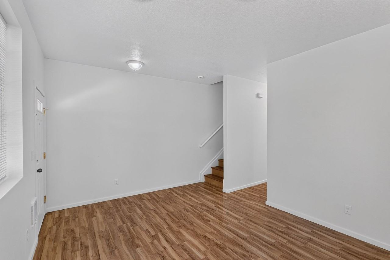 2038 Se 171st Ave - Photo 4 of 20