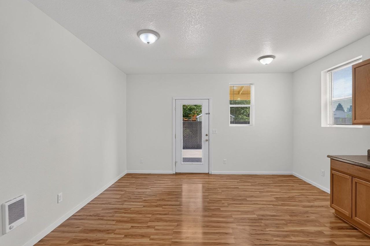 2038 Se 171st Ave - Photo 6 of 20