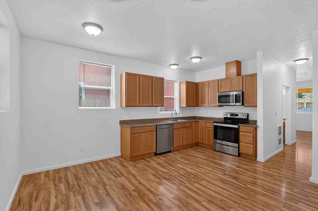 2038 Se 171st Ave - Photo 7 of 20