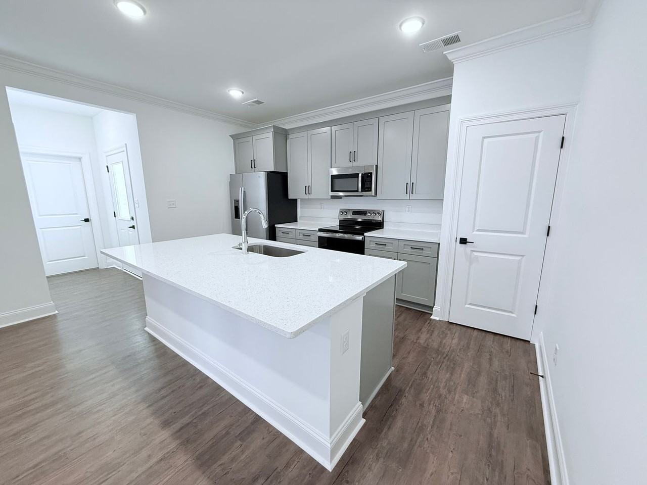 618 Cottage Grove Cir - Photo 2 of 18