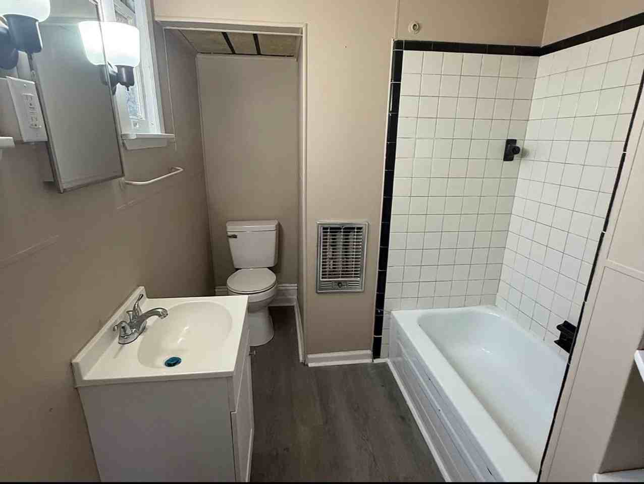 1566 Quarrier St - Photo 3 of 6