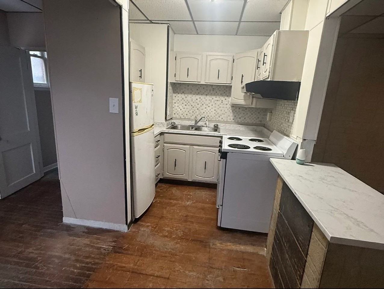 1566 Quarrier St - Photo 4 of 6