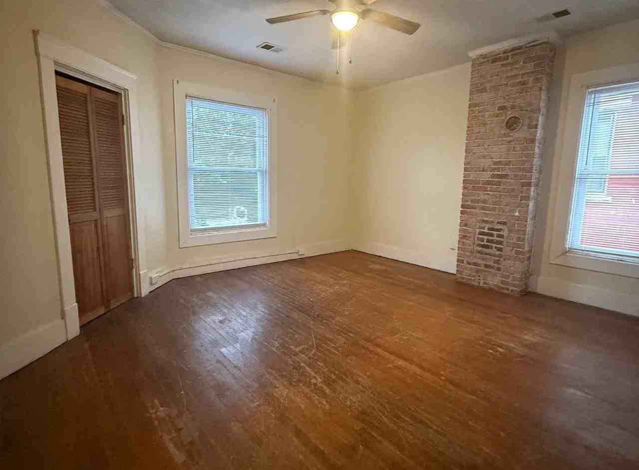 1566 Quarrier St - Photo 6 of 6