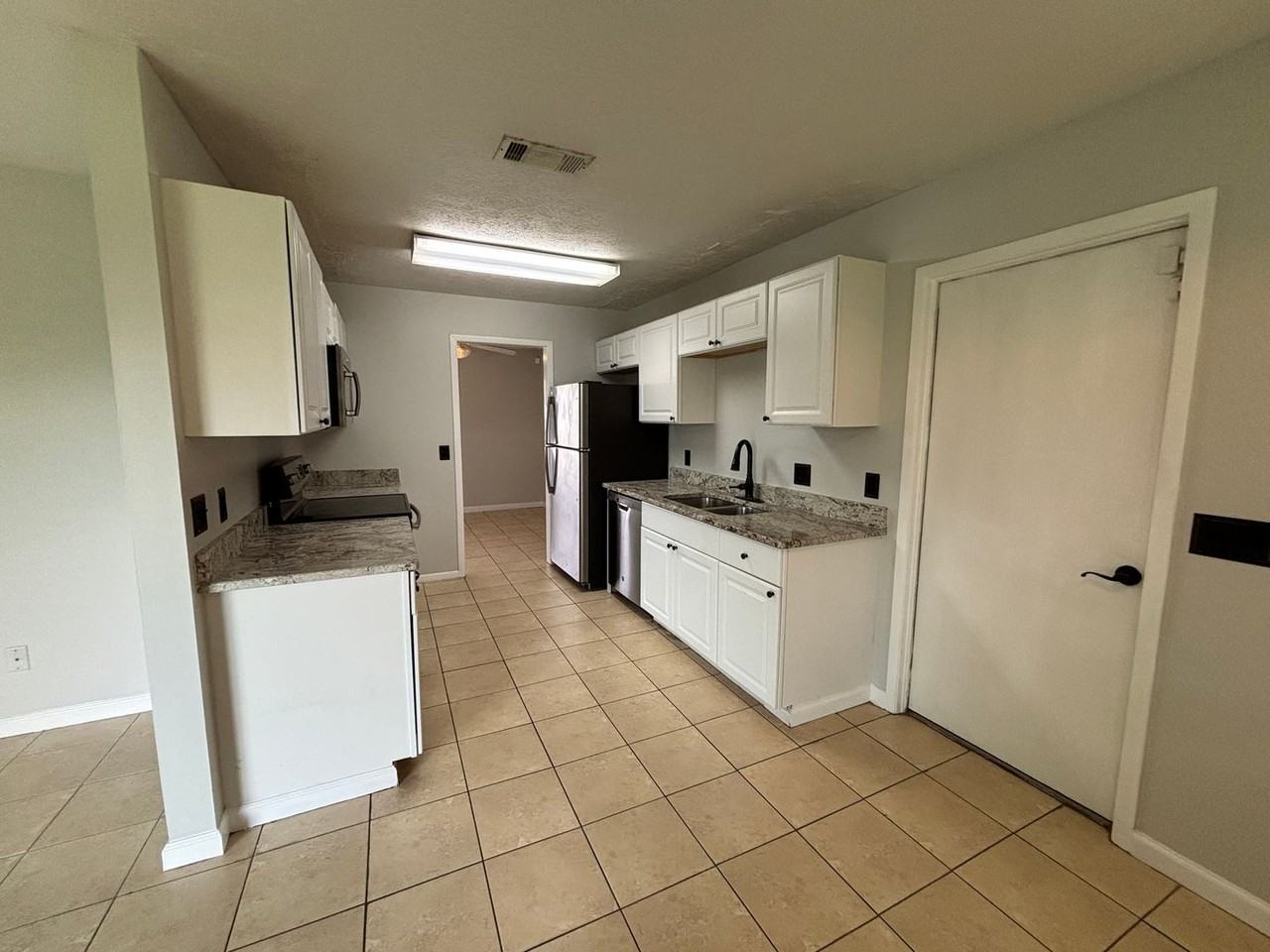 1807 Minnesota Ave - Photo 4 of 17