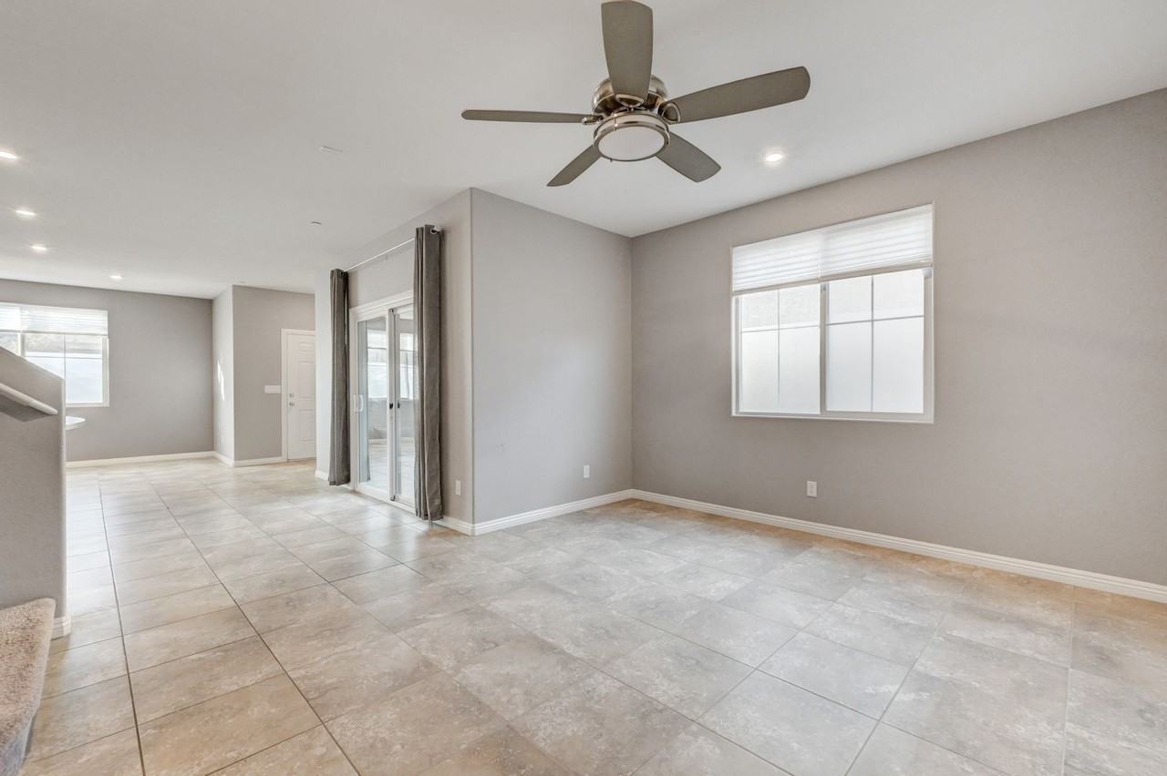 10669 Sariah Skye Ave - Photo 6 of 21