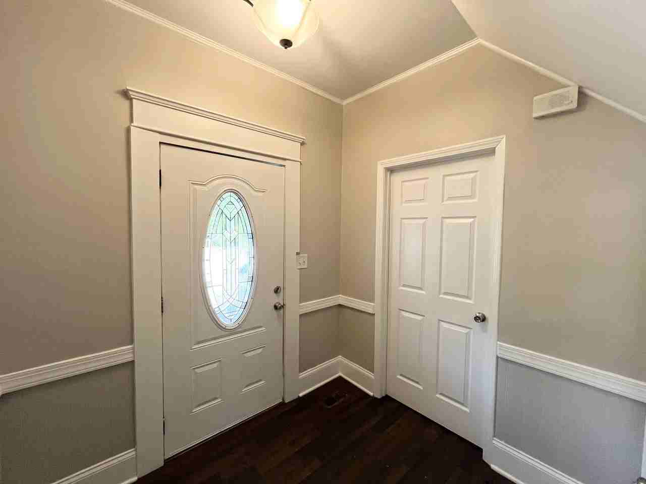 1810 Vale St - Photo 4 of 30