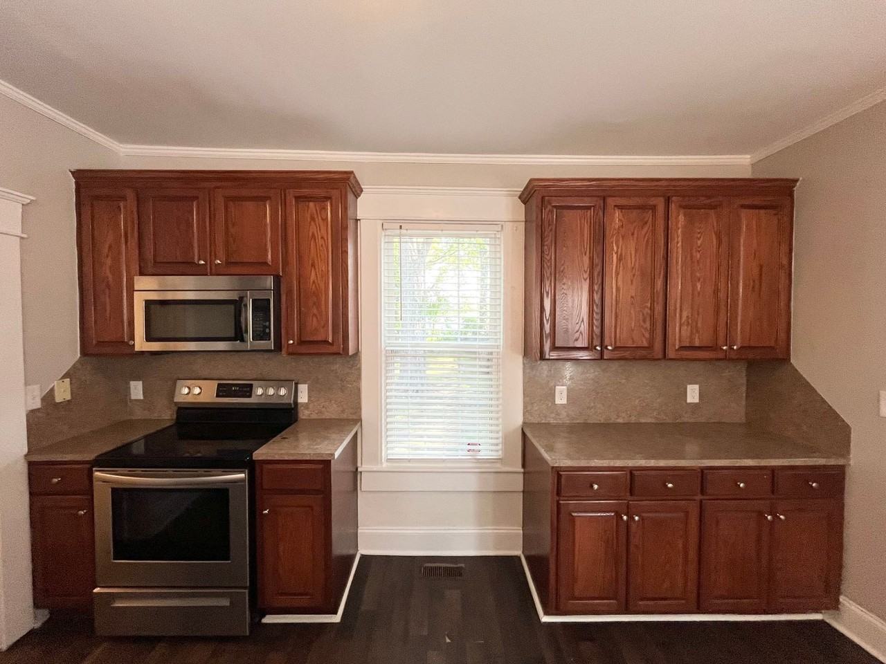 1810 Vale St - Photo 5 of 30