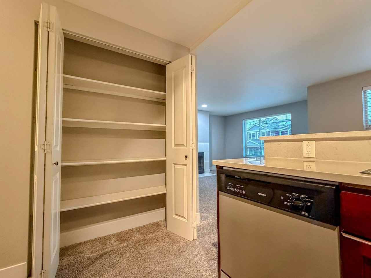 566 Prospect St - Photo 5 of 18