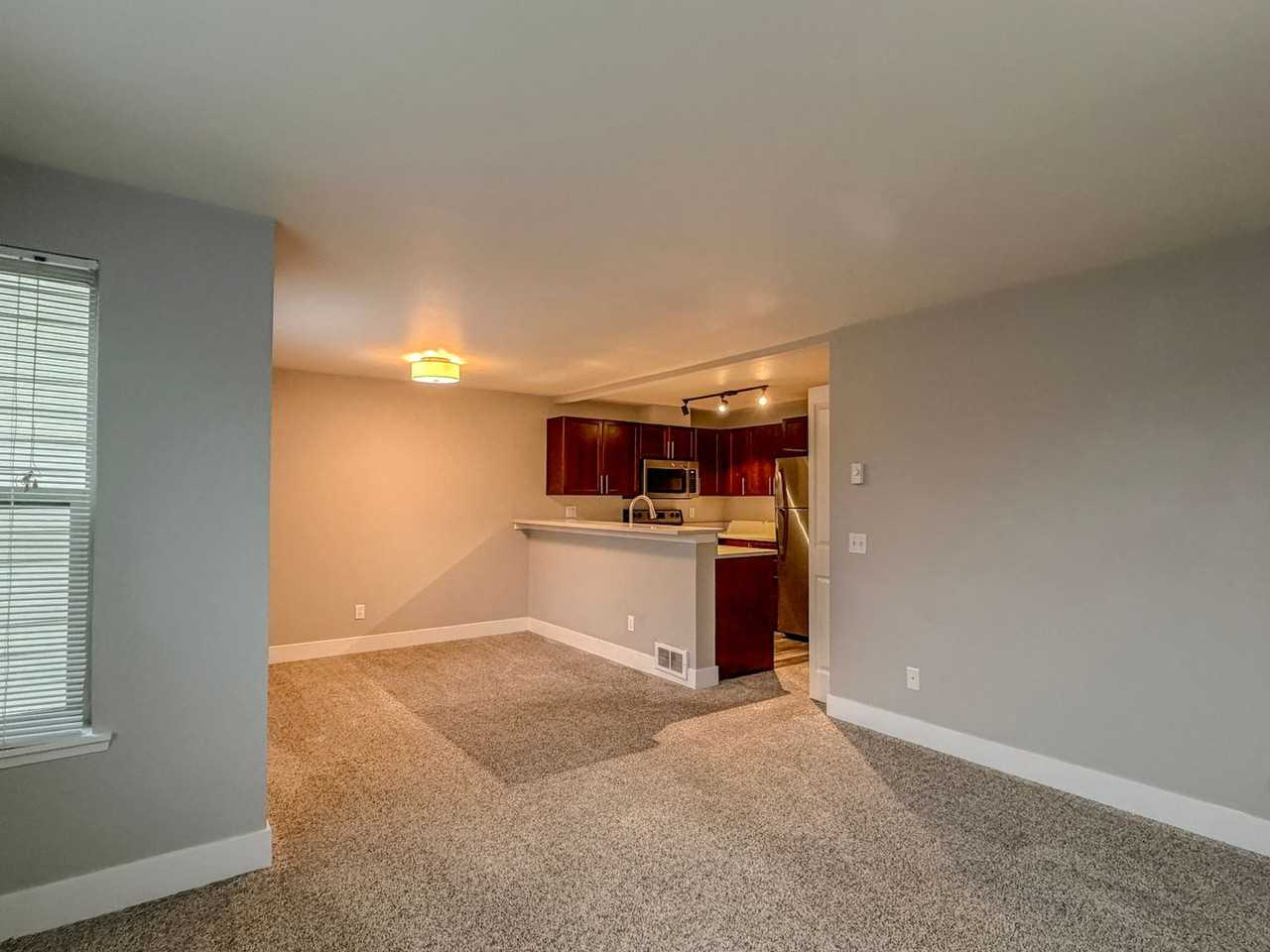 566 Prospect St - Photo 6 of 18