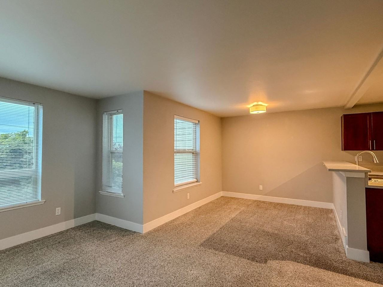 566 Prospect St - Photo 7 of 18
