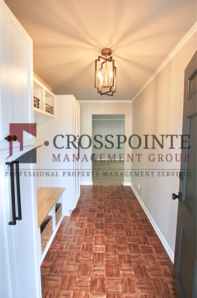 1809 Glen Arbor St - Photo 4 of 49