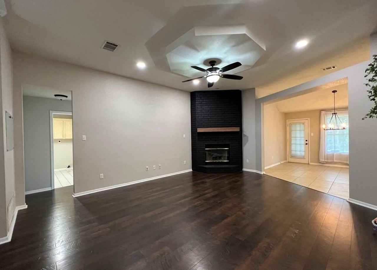 2410 Moonstone Dr - Photo 2 of 11