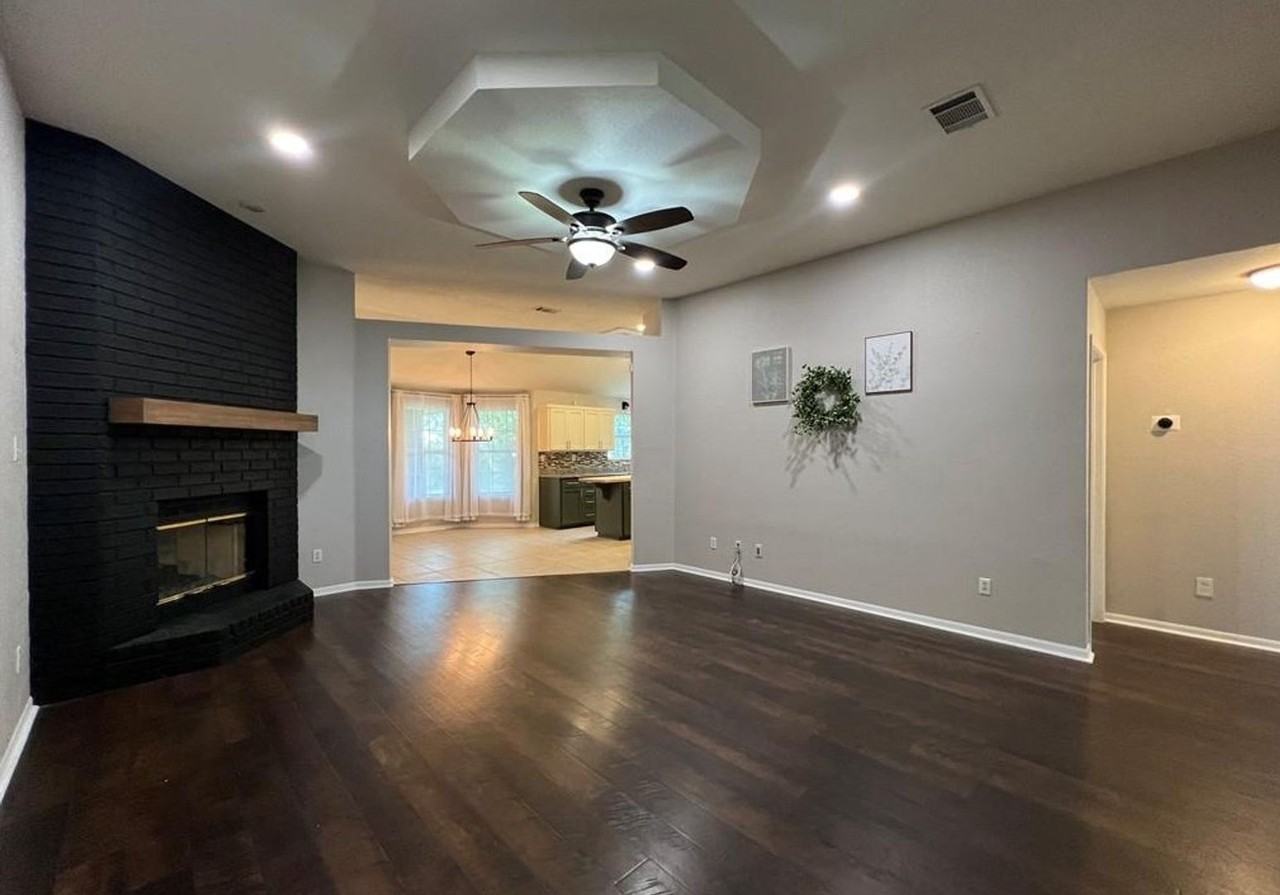 2410 Moonstone Dr - Photo 3 of 11