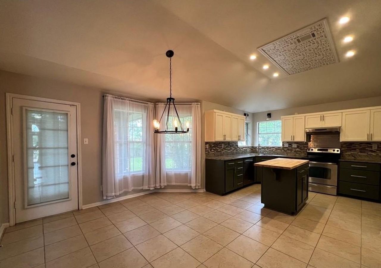 2410 Moonstone Dr - Photo 4 of 11