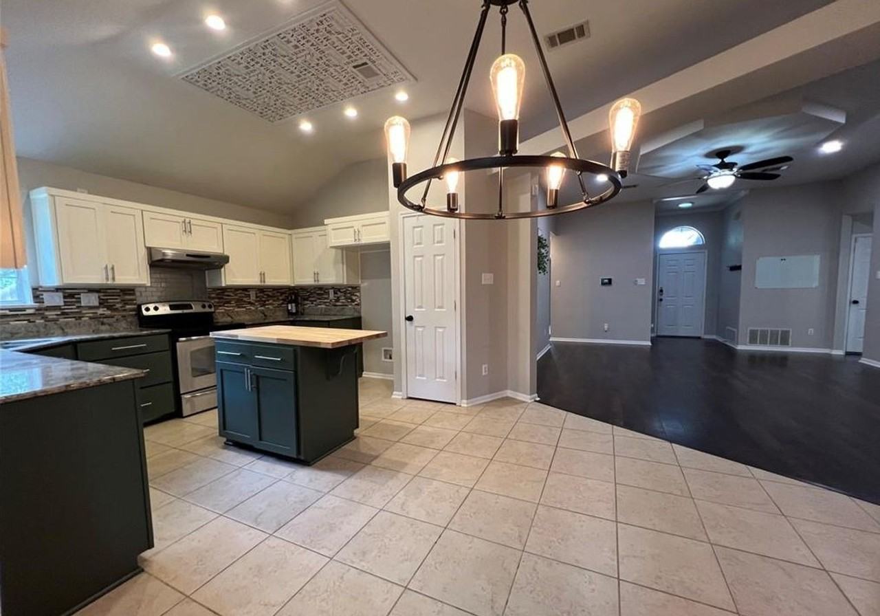 2410 Moonstone Dr - Photo 5 of 11