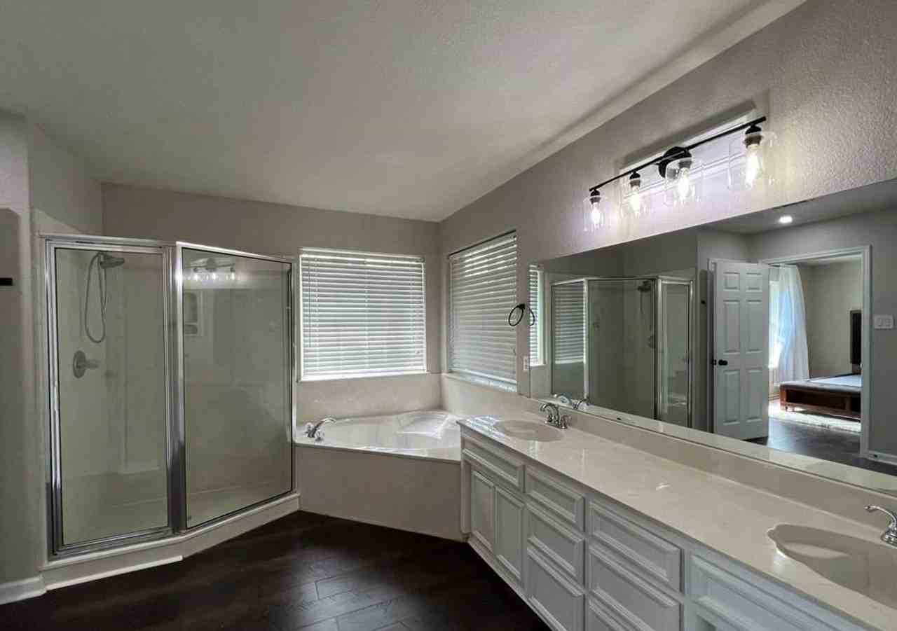 2410 Moonstone Dr - Photo 7 of 11
