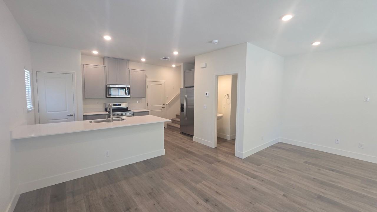 5854 Altitude St - Photo 3 of 31