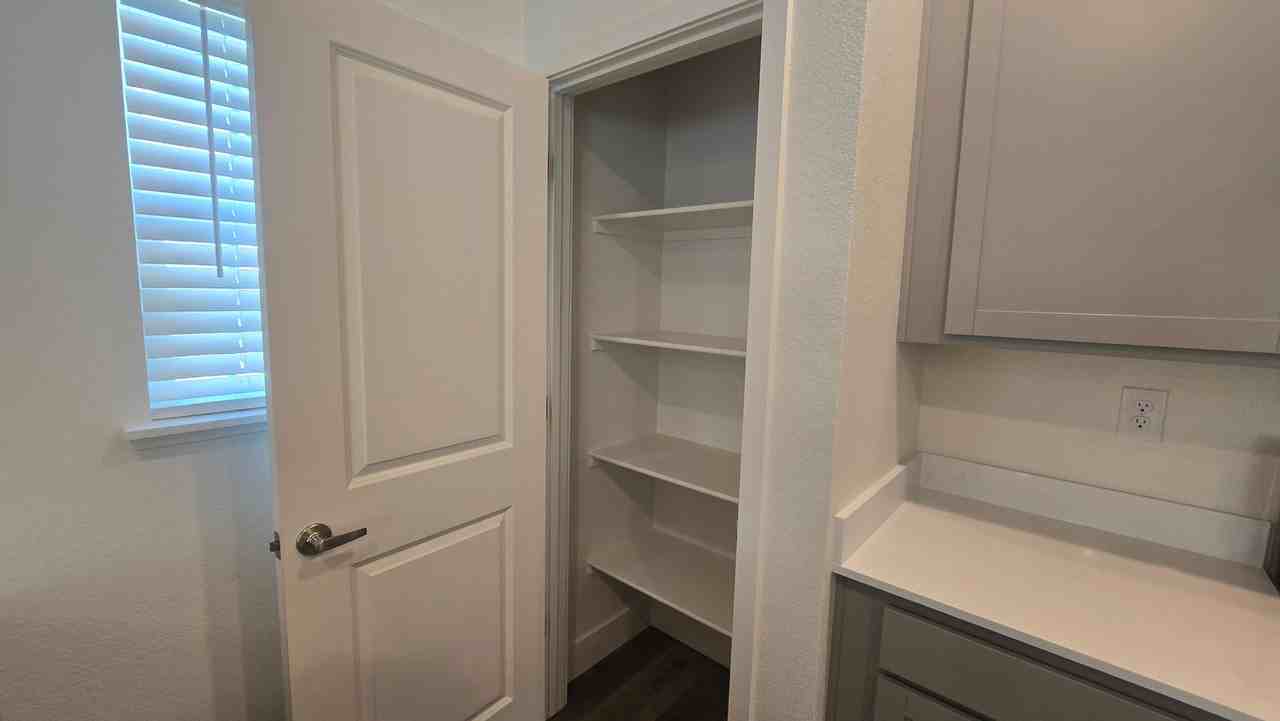 5854 Altitude St - Photo 6 of 31