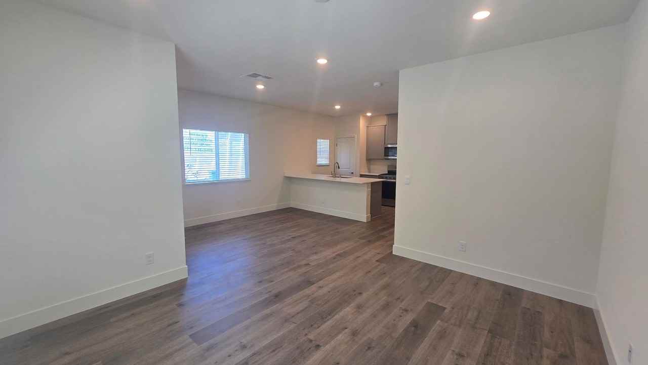 5854 Altitude St - Photo 7 of 31