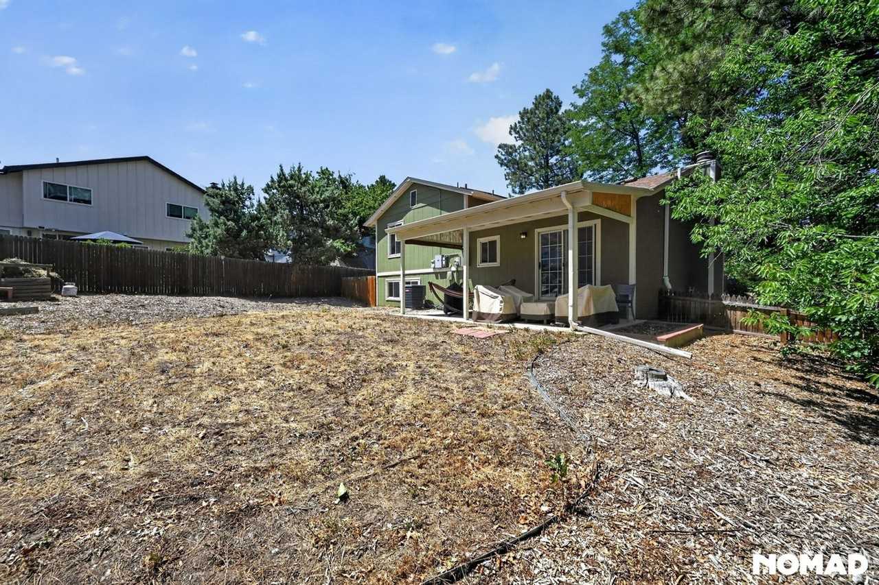 15652 E Jefferson Ave - Photo 2 of 26