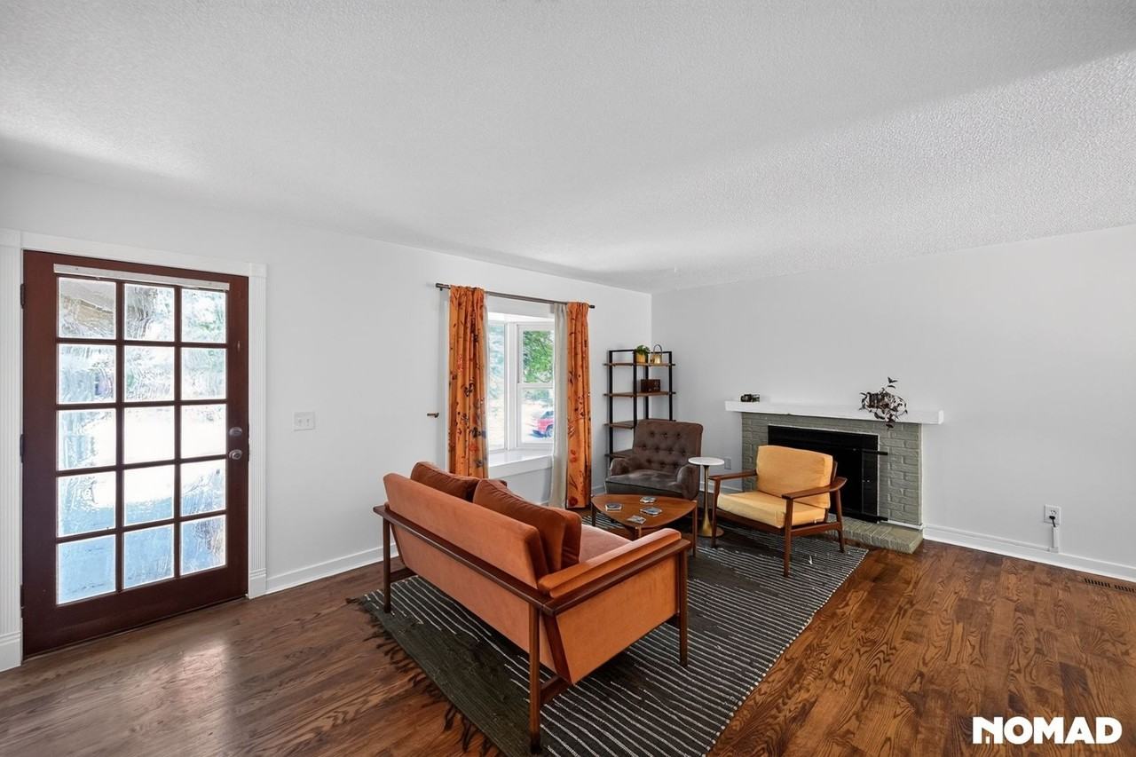 15652 E Jefferson Ave - Photo 4 of 26