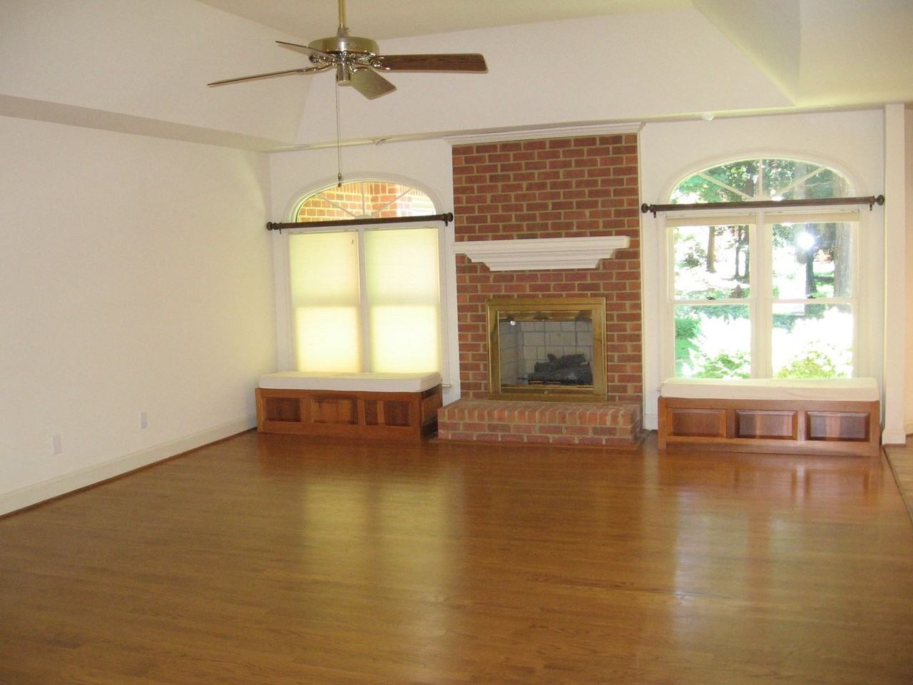 105 Mariners Cir - Photo 4 of 38