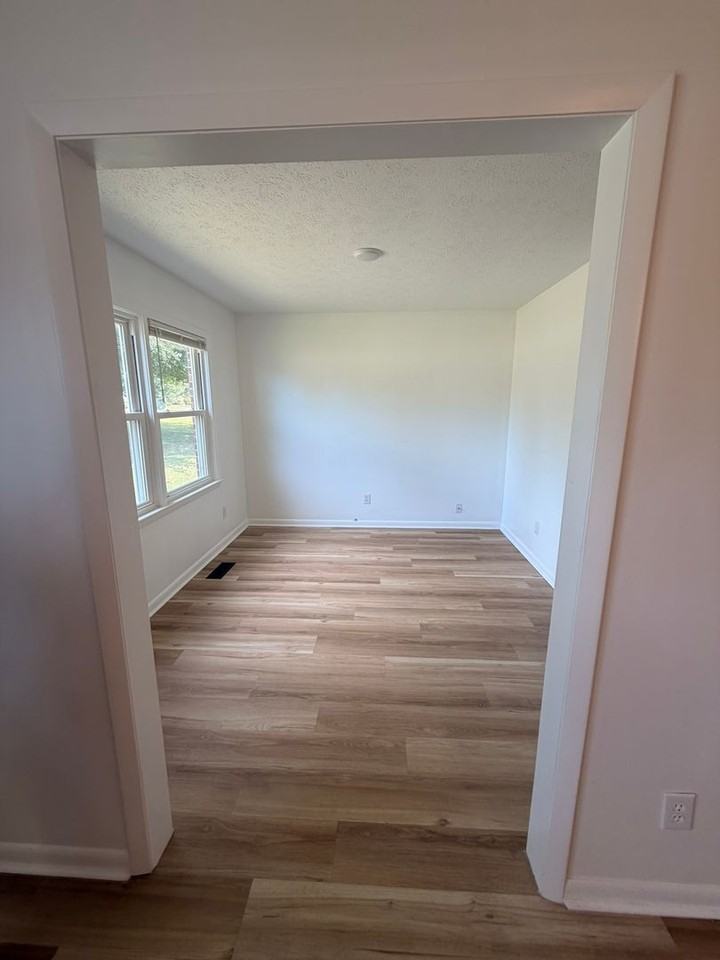 139 Ingleside Dr - Photo 6 of 25