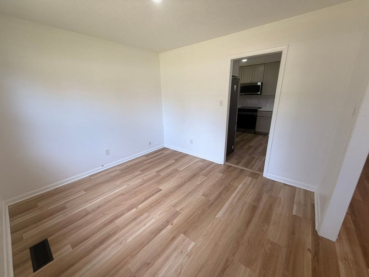 139 Ingleside Dr - Photo 7 of 25