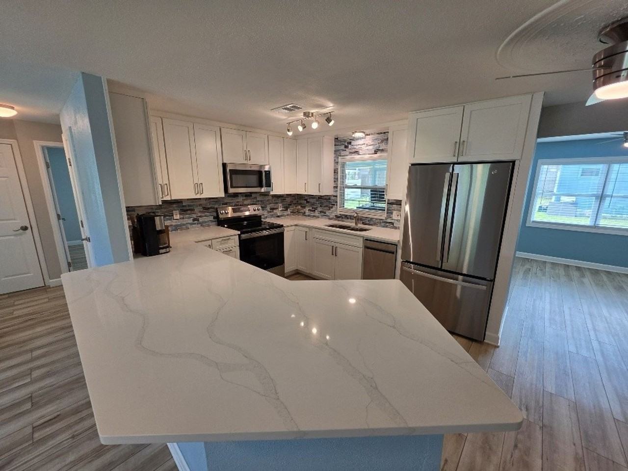 313 Surf St - Photo 3 of 18