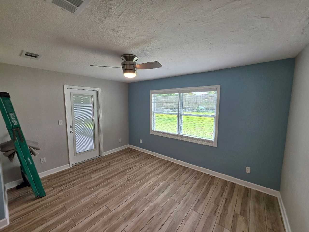 313 Surf St - Photo 6 of 18