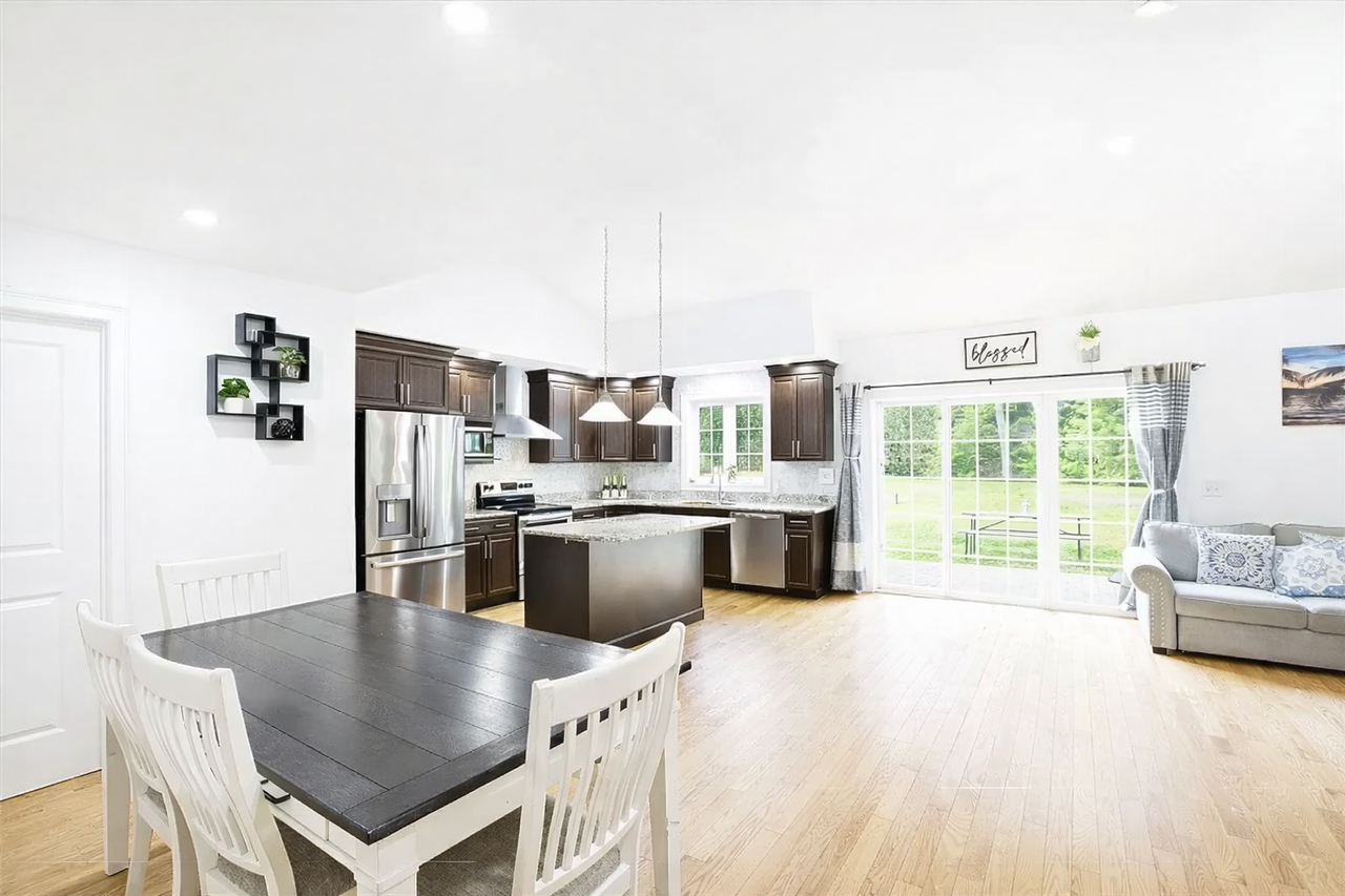 1 Patricia Way - Photo 5 of 11