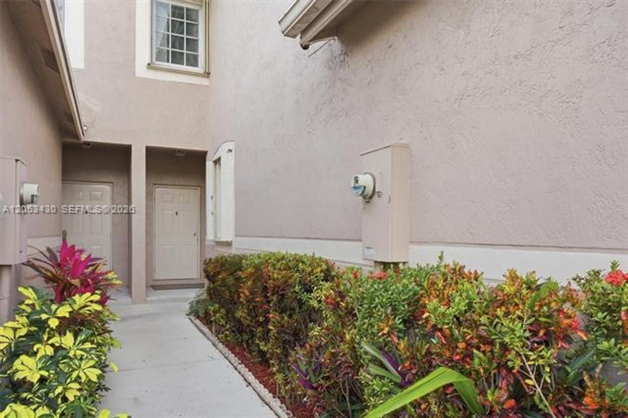 2066 2066 Madeira Dr th 2066 - Photo 6 of 37