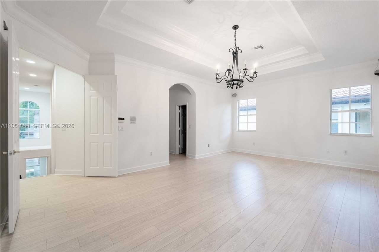 11213 Nw 71st Ter - Photo 5 of 15