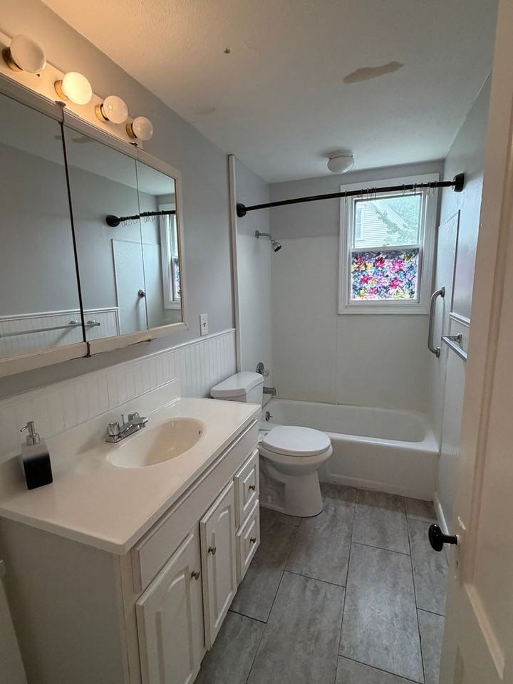 94 Ashland St - Photo 3 of 11