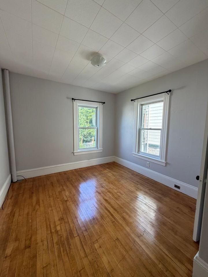 94 Ashland St - Photo 5 of 11