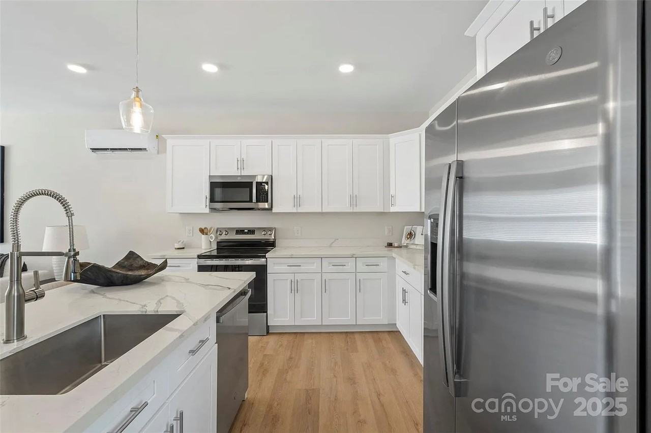 1104 Wonder Way - Photo 5 of 37
