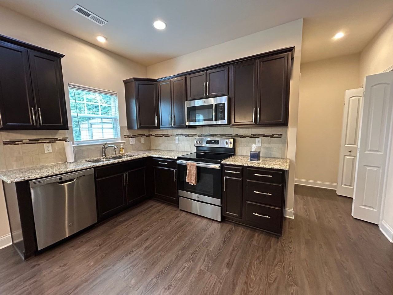 1464 Land Grove Dr - Photo 5 of 21