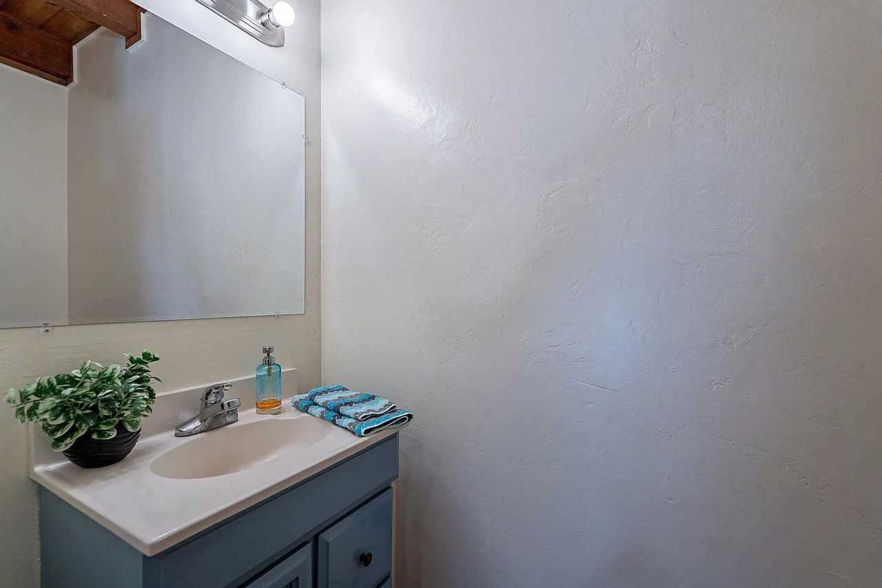 1804 E 7th St - Photo 7 of 9