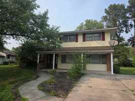 featured image of 812 Leeds Ln