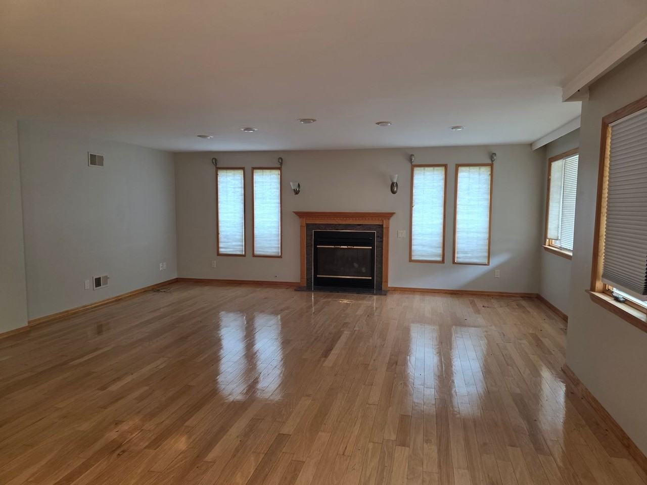 812 Leeds Ln - Photo 5 of 30