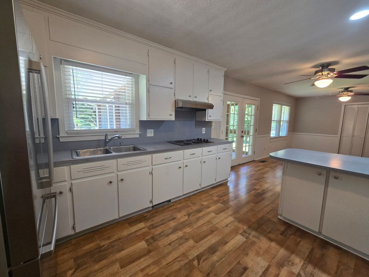 120 Milton Ave - Photo 4 of 21