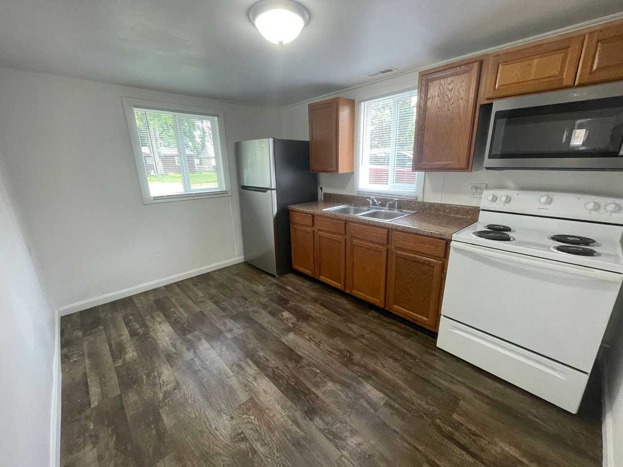 1704 S Lindell Dr - Photo 2 of 8