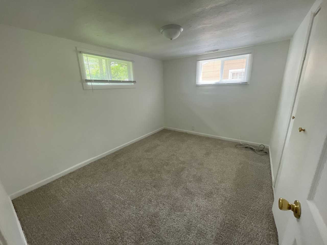1704 S Lindell Dr - Photo 3 of 8