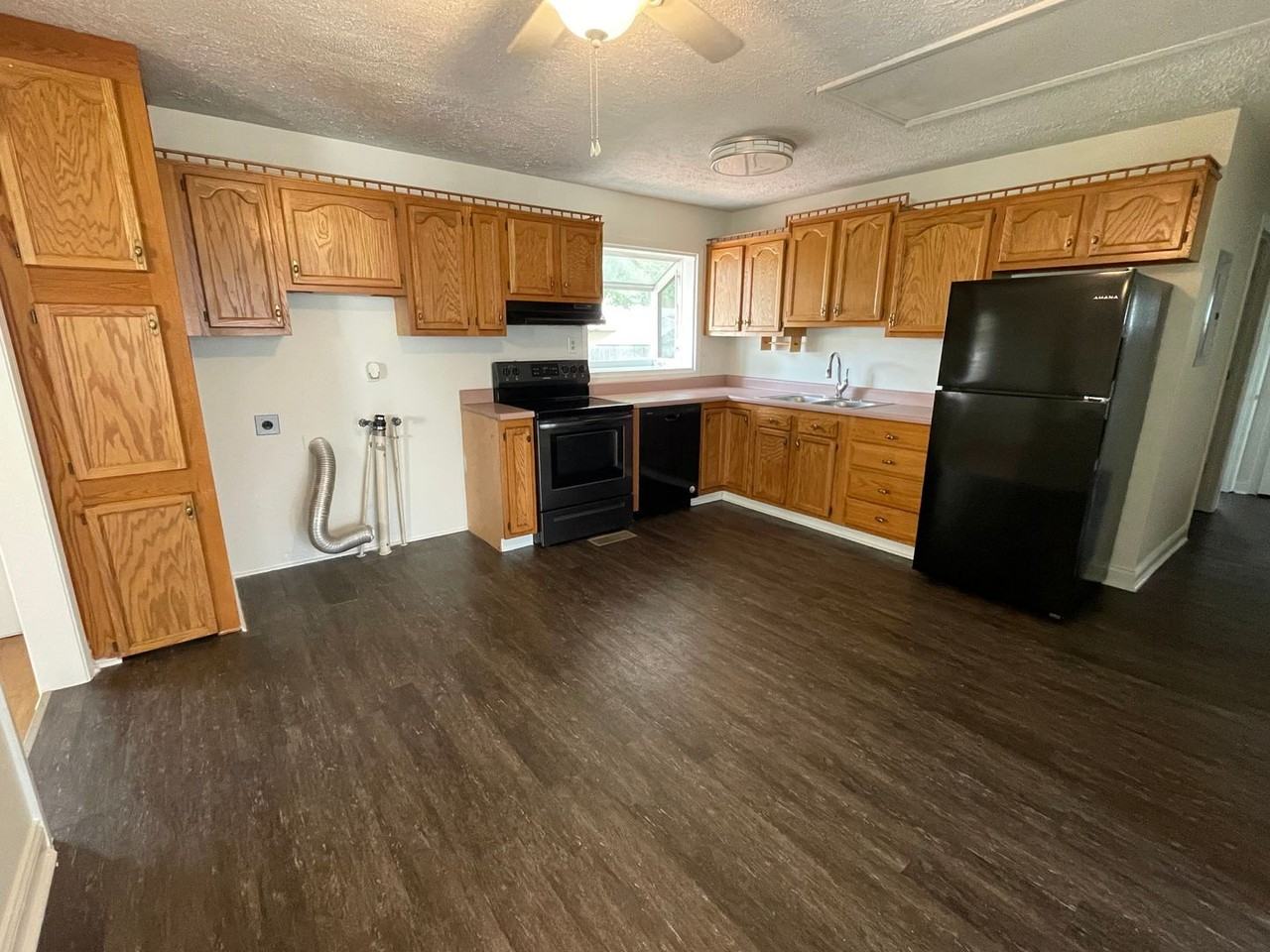 110 N Tyrone Dr - Photo 3 of 10