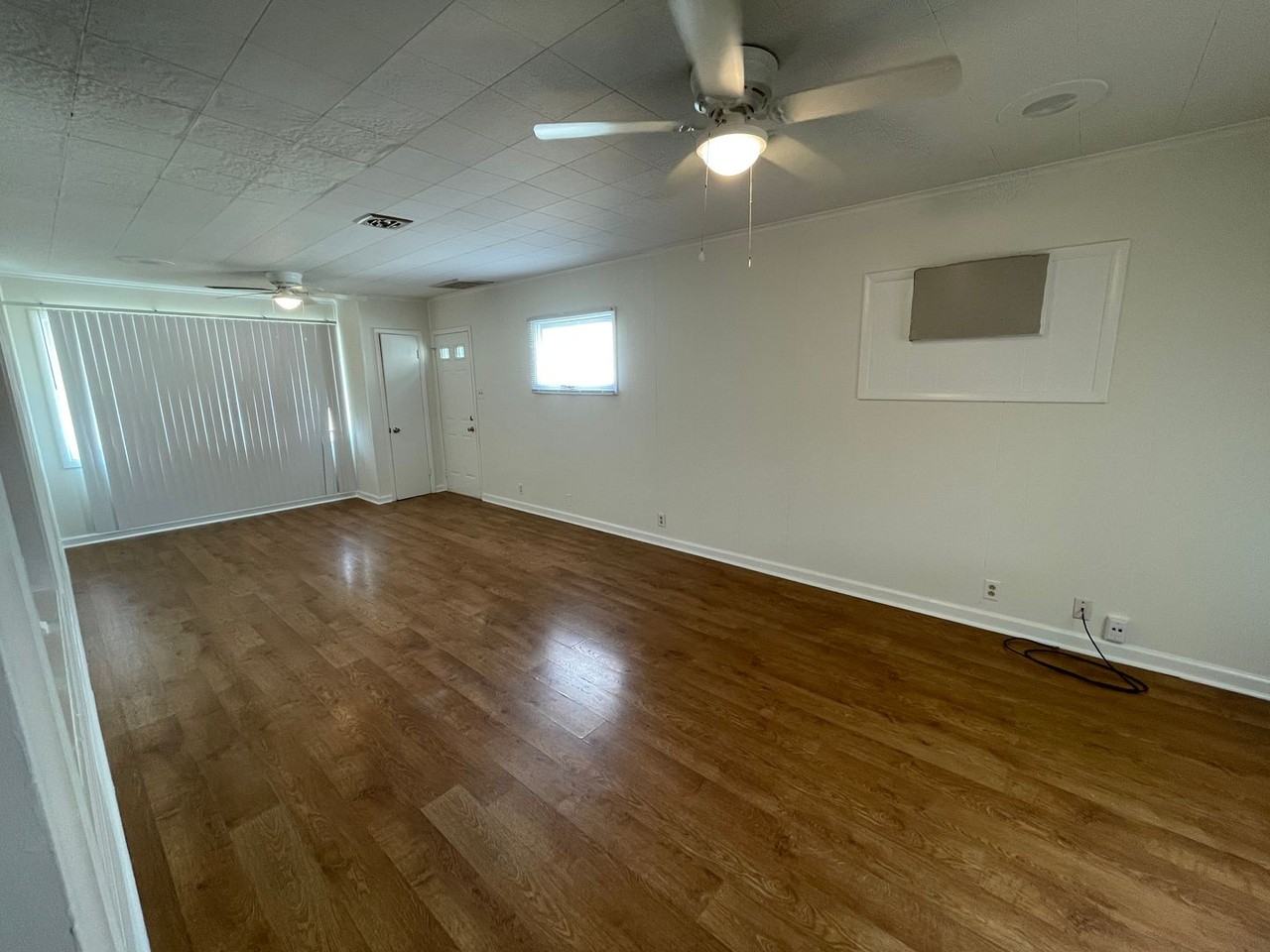 110 N Tyrone Dr - Photo 4 of 10